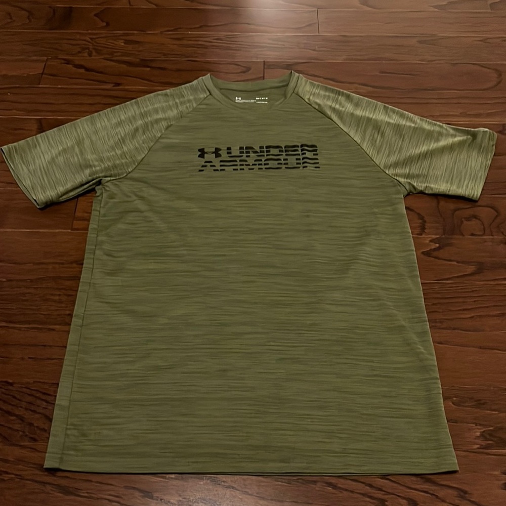 Under Armour Men’s medium dri-fit t-shirt light green